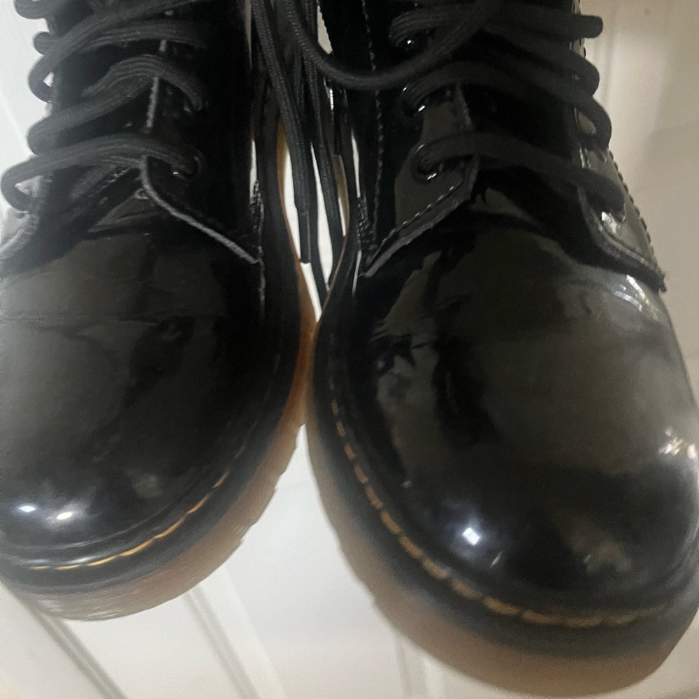 Kids Dr. Martens 1460 Black Patent Leather Unisex Lace Up Combat Boots - Picture 3 of 7